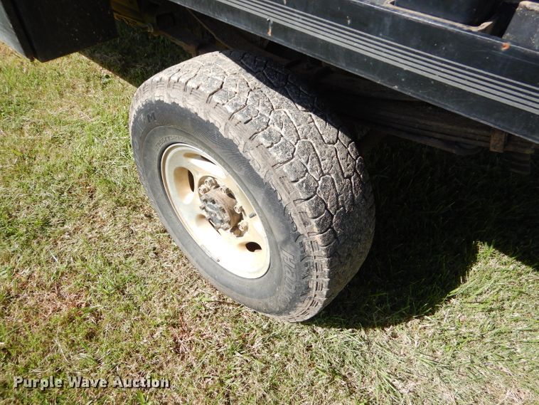 image for item EY9352 2001 Dodge Ram 2500 Quad Cab bale bed pickup truck