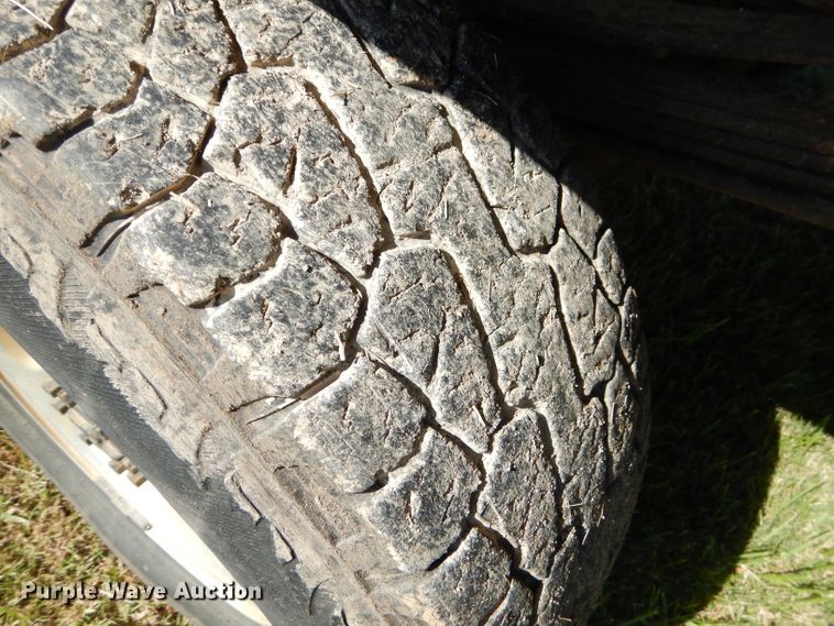 image for item EY9352 2001 Dodge Ram 2500 Quad Cab bale bed pickup truck