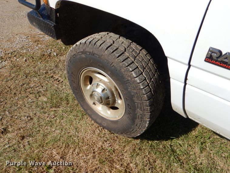 image for item EY9352 2001 Dodge Ram 2500 Quad Cab bale bed pickup truck