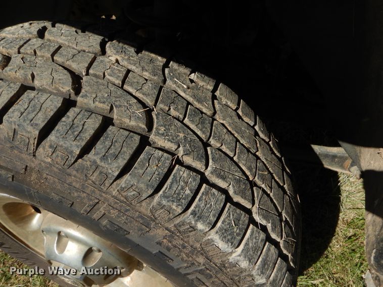 image for item EY9352 2001 Dodge Ram 2500 Quad Cab bale bed pickup truck