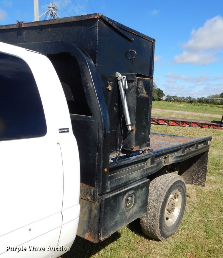 image for item EY9352 2001 Dodge Ram 2500 Quad Cab bale bed pickup truck