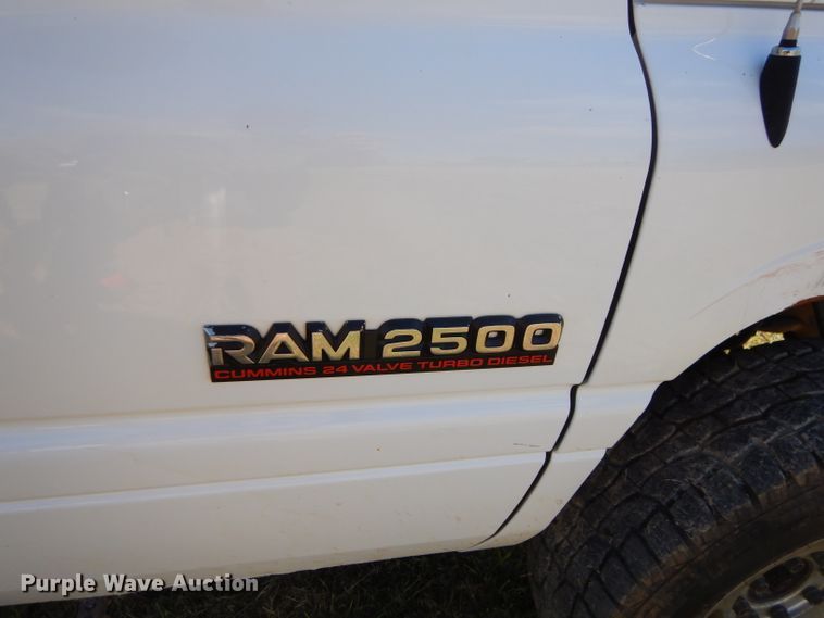 image for item EY9352 2001 Dodge Ram 2500 Quad Cab bale bed pickup truck