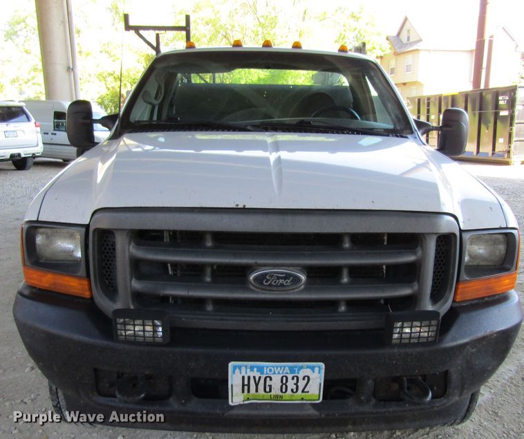 image for item FD9293 2001 Ford F450 Super Duty utility bed truck with crane