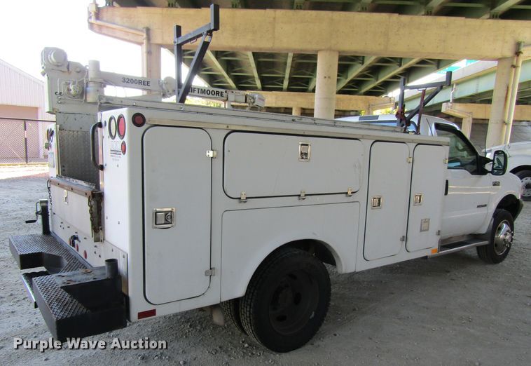 image for item FD9293 2001 Ford F450 Super Duty utility bed truck with crane