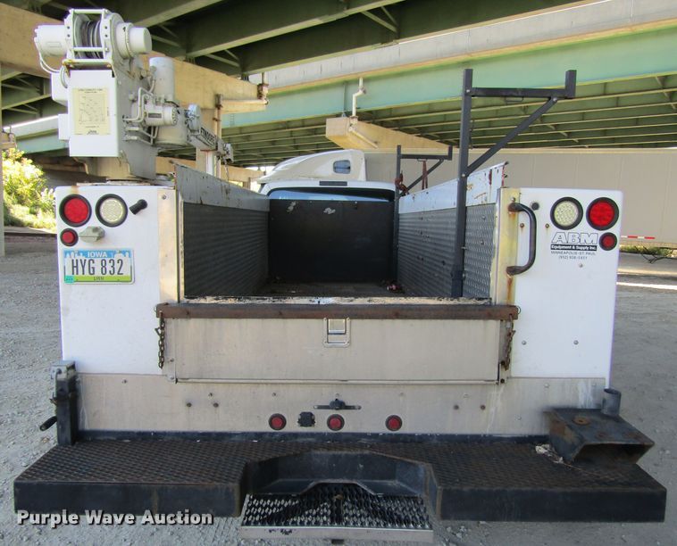 image for item FD9293 2001 Ford F450 Super Duty utility bed truck with crane