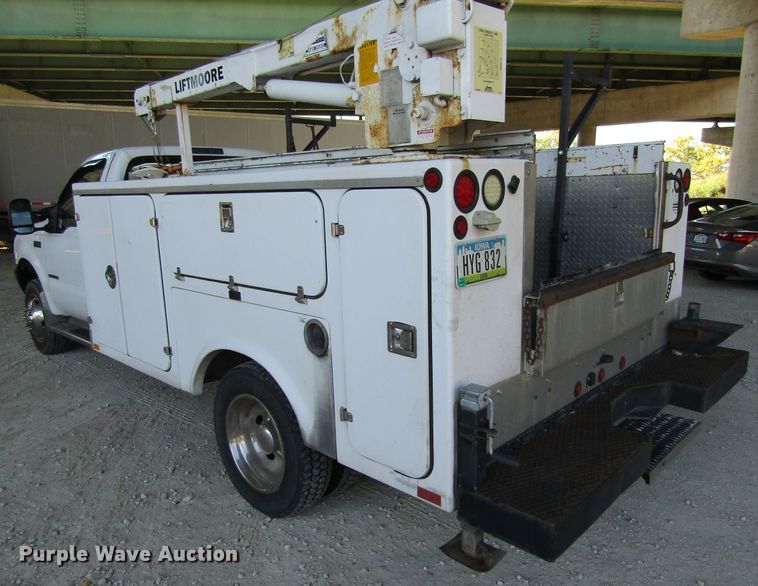 image for item FD9293 2001 Ford F450 Super Duty utility bed truck with crane