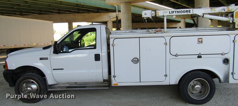 image for item FD9293 2001 Ford F450 Super Duty utility bed truck with crane