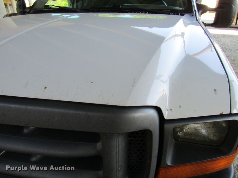 image for item FD9293 2001 Ford F450 Super Duty utility bed truck with crane