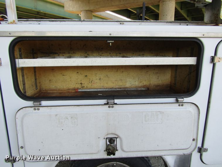 image for item FD9293 2001 Ford F450 Super Duty utility bed truck with crane