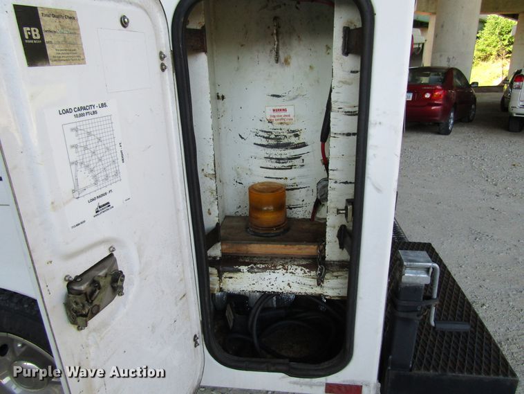 image for item FD9293 2001 Ford F450 Super Duty utility bed truck with crane