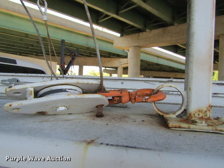 image for item FD9293 2001 Ford F450 Super Duty utility bed truck with crane