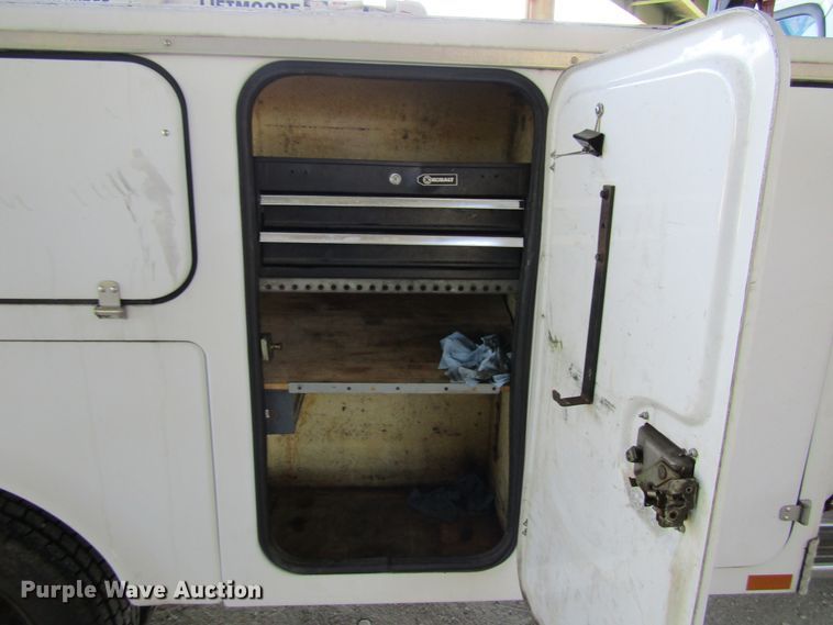 image for item FD9293 2001 Ford F450 Super Duty utility bed truck with crane