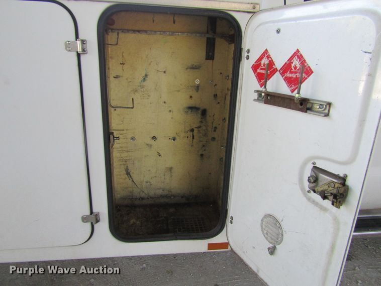 image for item FD9293 2001 Ford F450 Super Duty utility bed truck with crane