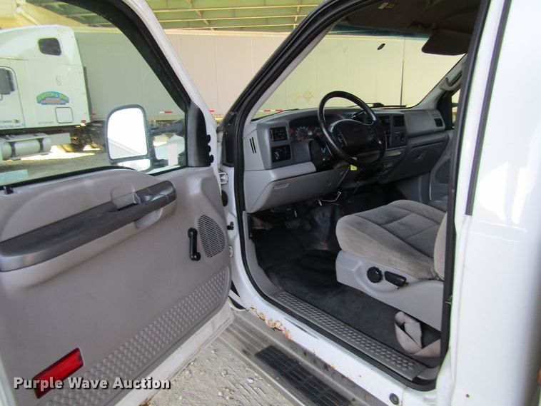 image for item FD9293 2001 Ford F450 Super Duty utility bed truck with crane