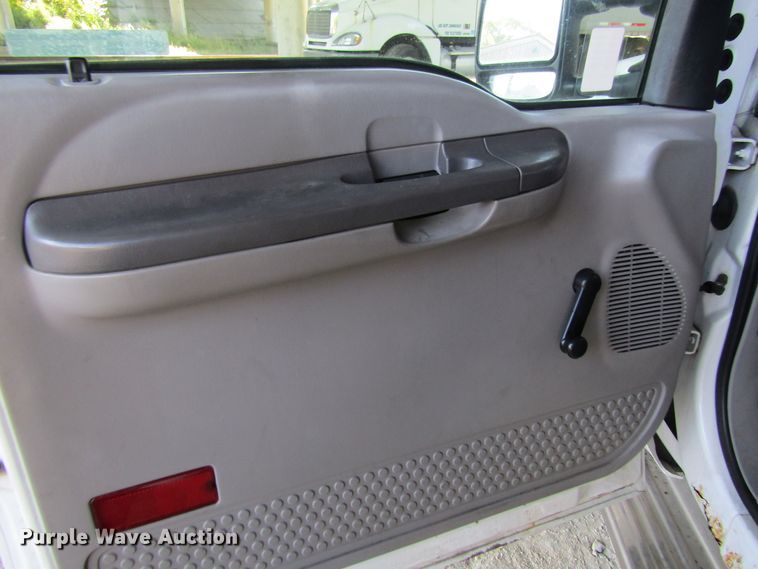 image for item FD9293 2001 Ford F450 Super Duty utility bed truck with crane