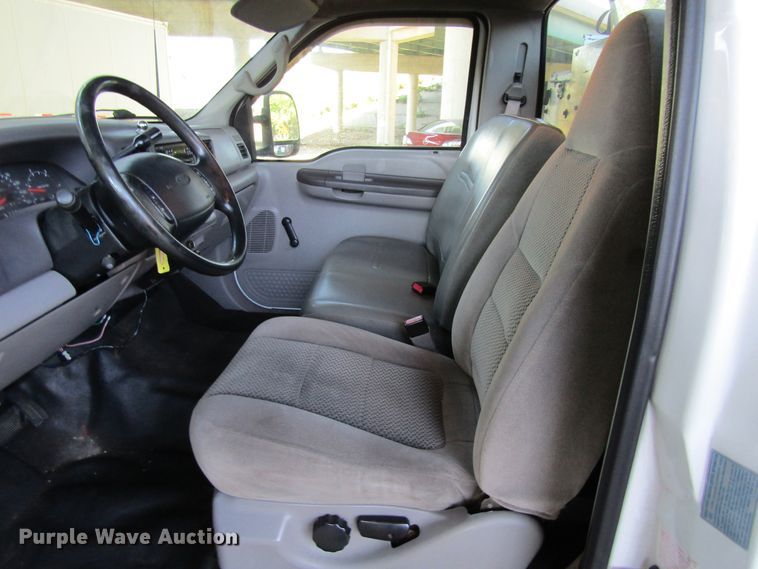 image for item FD9293 2001 Ford F450 Super Duty utility bed truck with crane