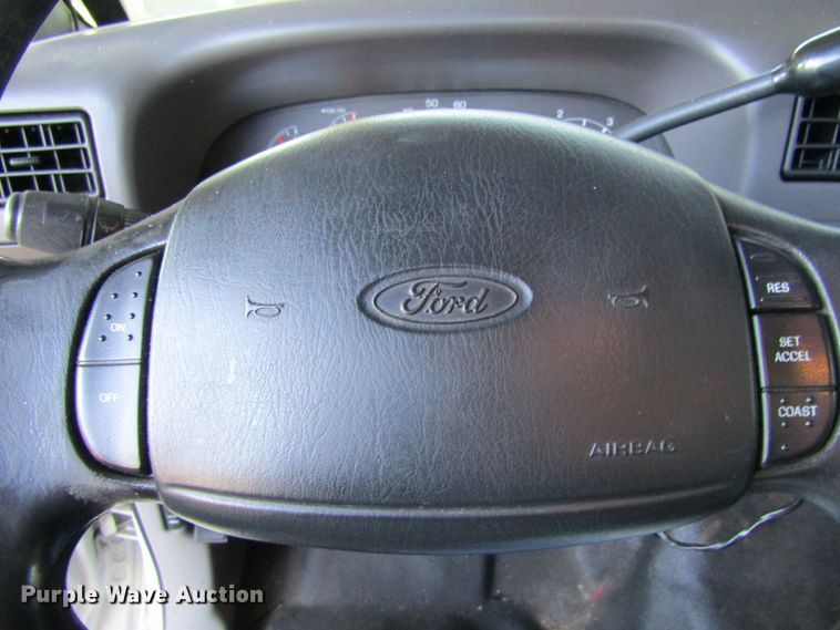 image for item FD9293 2001 Ford F450 Super Duty utility bed truck with crane