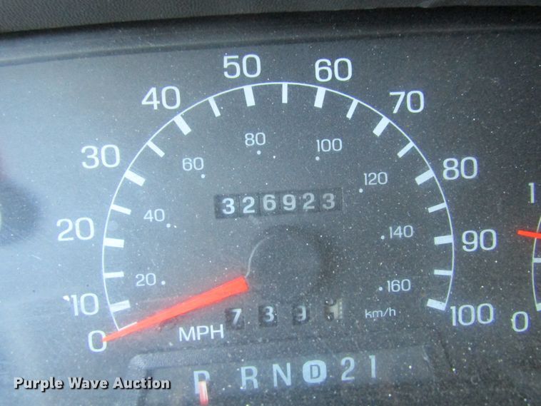 image for item FD9293 2001 Ford F450 Super Duty utility bed truck with crane