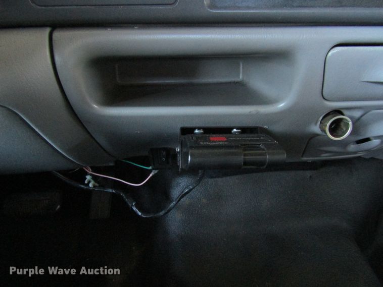 image for item FD9293 2001 Ford F450 Super Duty utility bed truck with crane