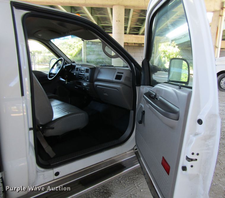 image for item FD9293 2001 Ford F450 Super Duty utility bed truck with crane