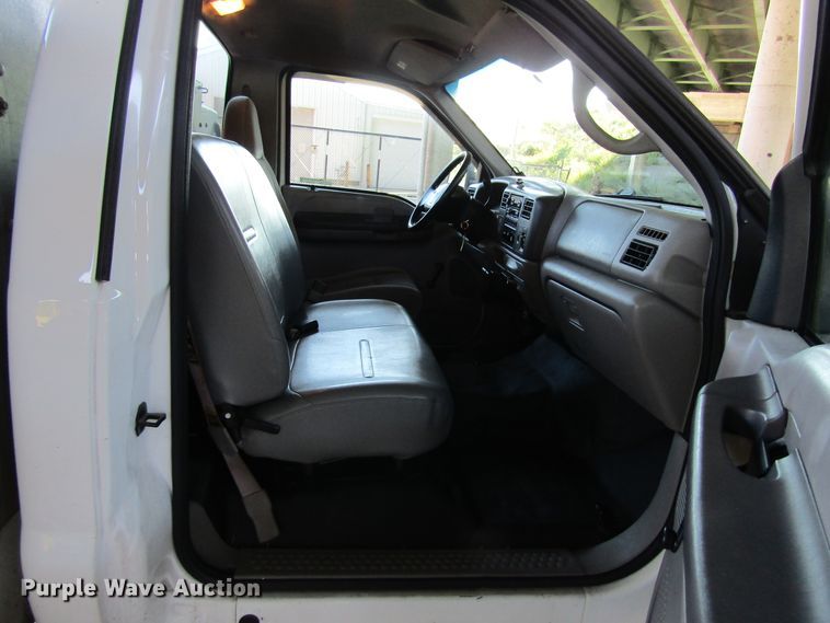 image for item FD9293 2001 Ford F450 Super Duty utility bed truck with crane