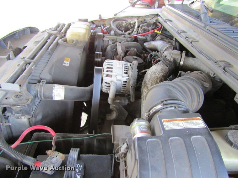 image for item FD9293 2001 Ford F450 Super Duty utility bed truck with crane