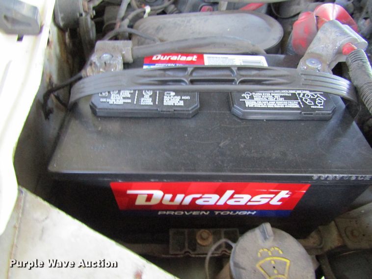 image for item FD9293 2001 Ford F450 Super Duty utility bed truck with crane