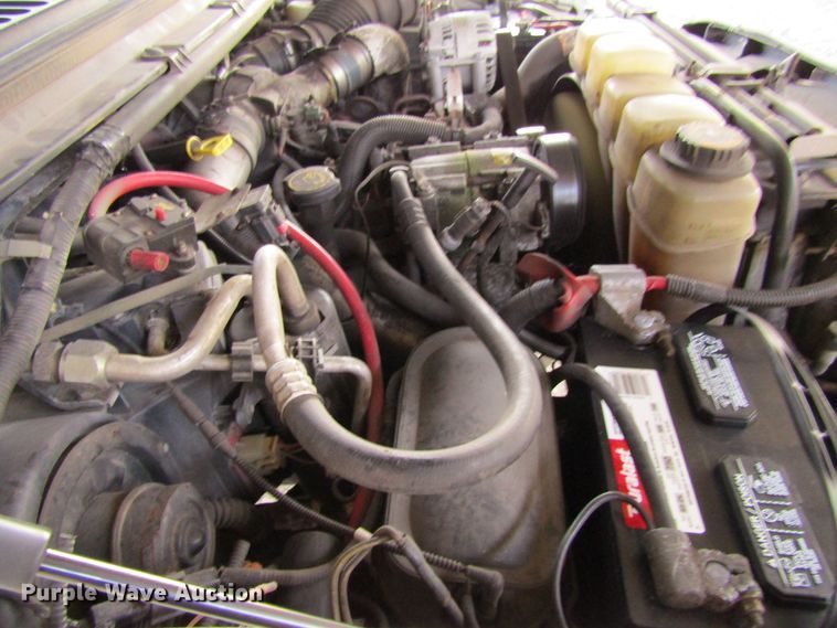 image for item FD9293 2001 Ford F450 Super Duty utility bed truck with crane