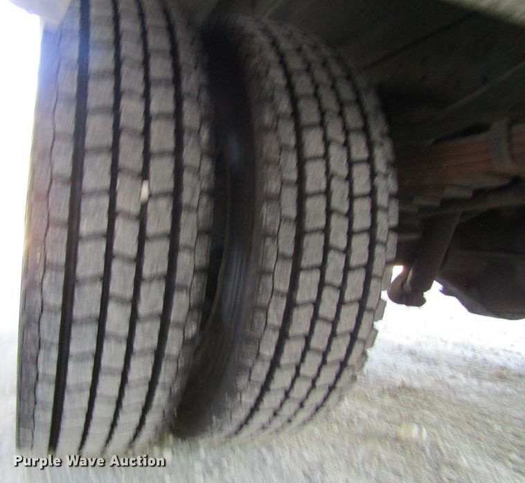 image for item FD9293 2001 Ford F450 Super Duty utility bed truck with crane