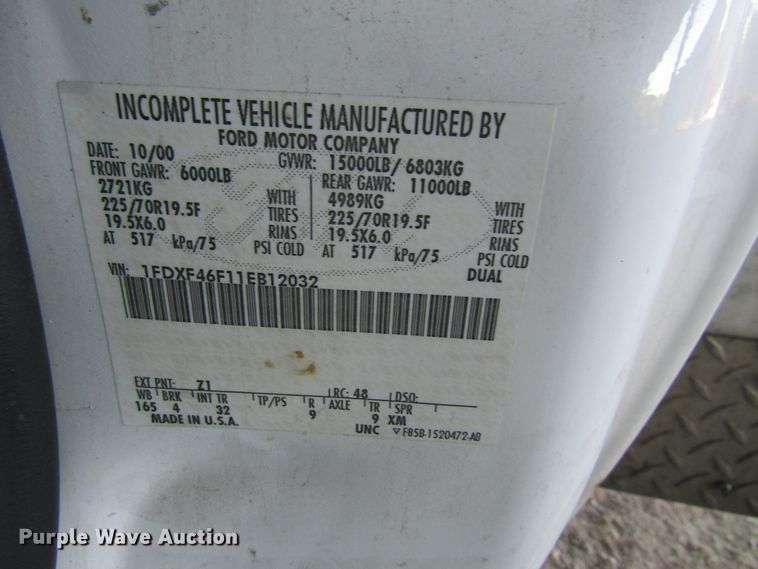 image for item FD9293 2001 Ford F450 Super Duty utility bed truck with crane