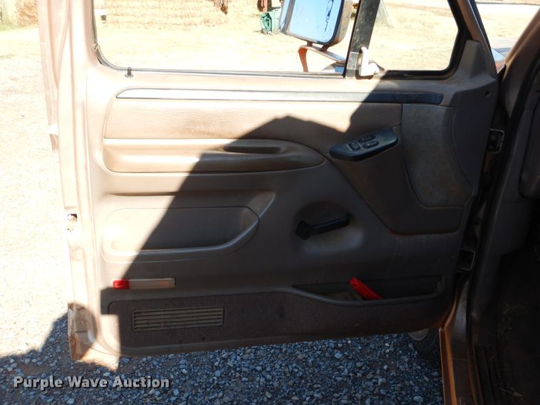 image for item FF9004 1997 Ford F250 bale bed pickup truck