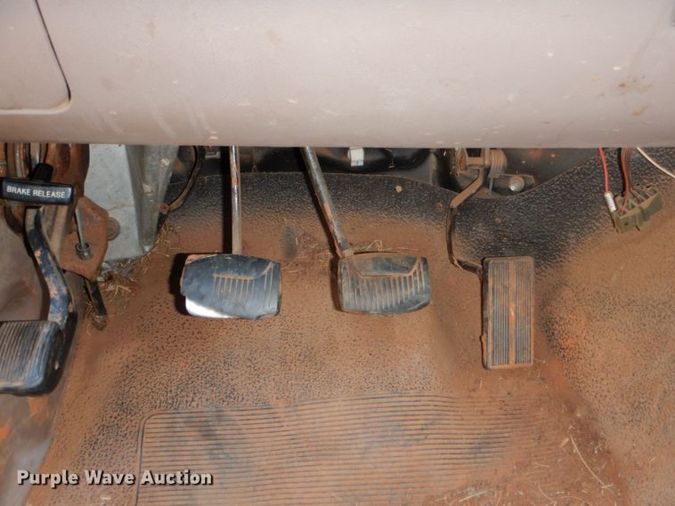 image for item FF9004 1997 Ford F250 bale bed pickup truck