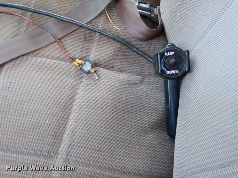 image for item FF9004 1997 Ford F250 bale bed pickup truck