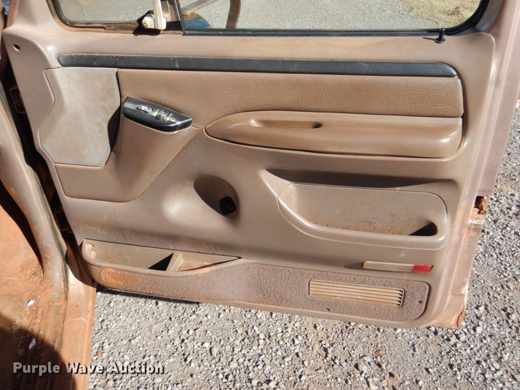 image for item FF9004 1997 Ford F250 bale bed pickup truck