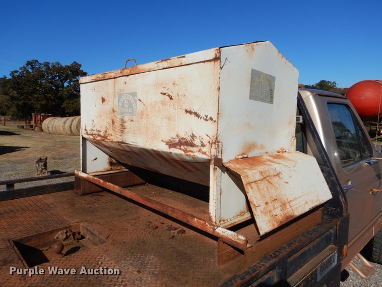 image for item FF9004 1997 Ford F250 bale bed pickup truck