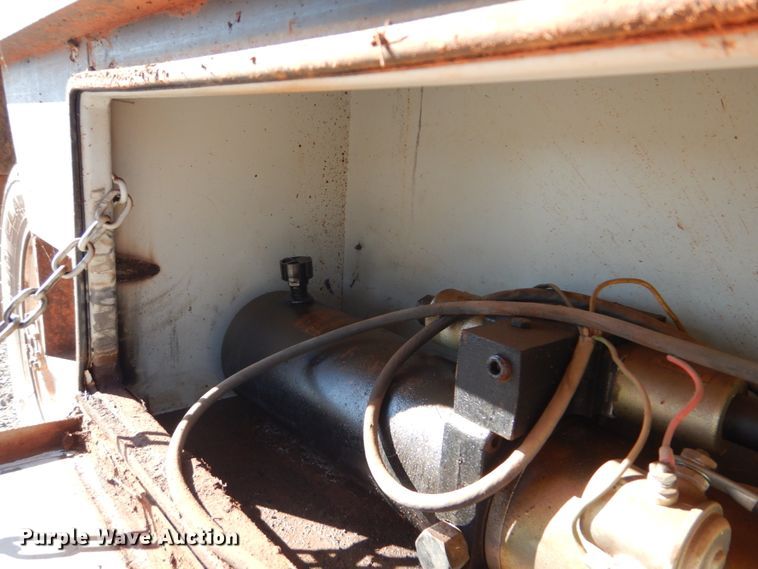 image for item FF9004 1997 Ford F250 bale bed pickup truck