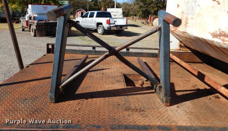 image for item FF9004 1997 Ford F250 bale bed pickup truck