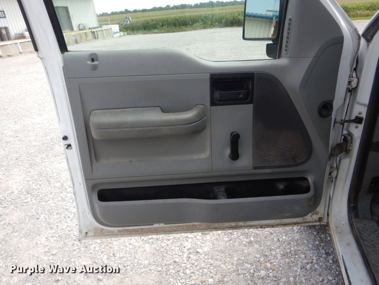 image for item FI9621 2005 Ford F150 XL SuperCab pickup truck