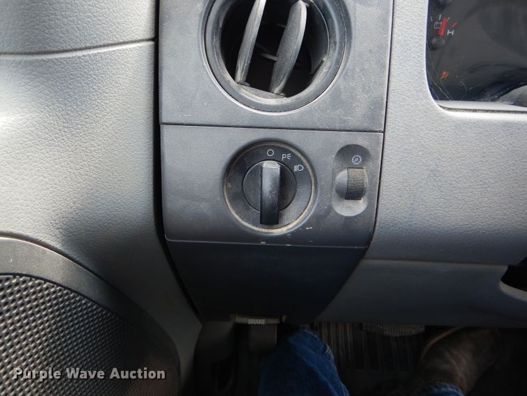 image for item FI9621 2005 Ford F150 XL SuperCab pickup truck