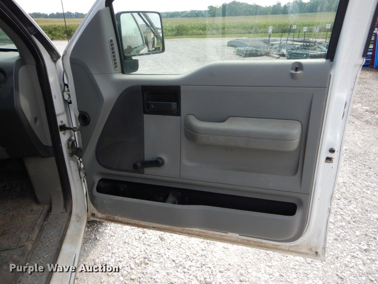 image for item FI9621 2005 Ford F150 XL SuperCab pickup truck