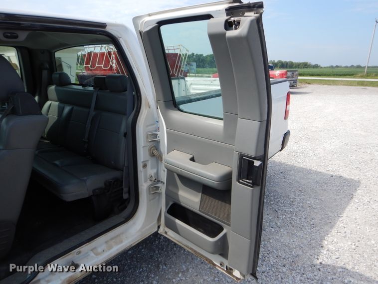 image for item FI9621 2005 Ford F150 XL SuperCab pickup truck