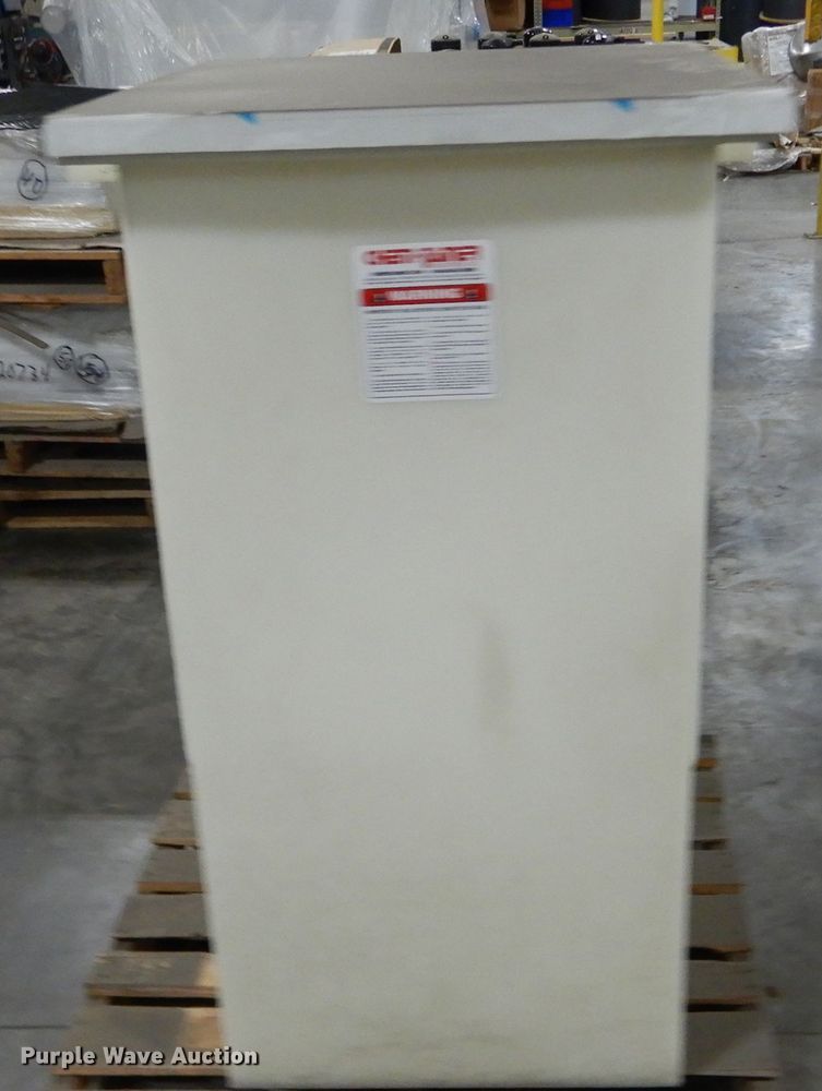 image for item FI9706 (2) poly tanks