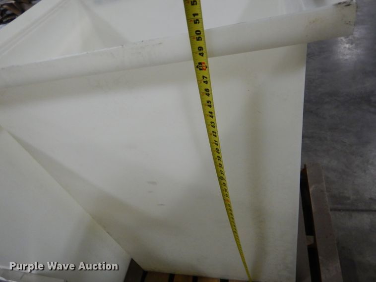 image for item FI9706 (2) poly tanks