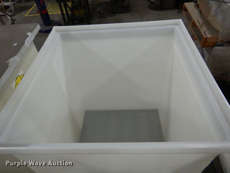 image for item FI9706 (2) poly tanks