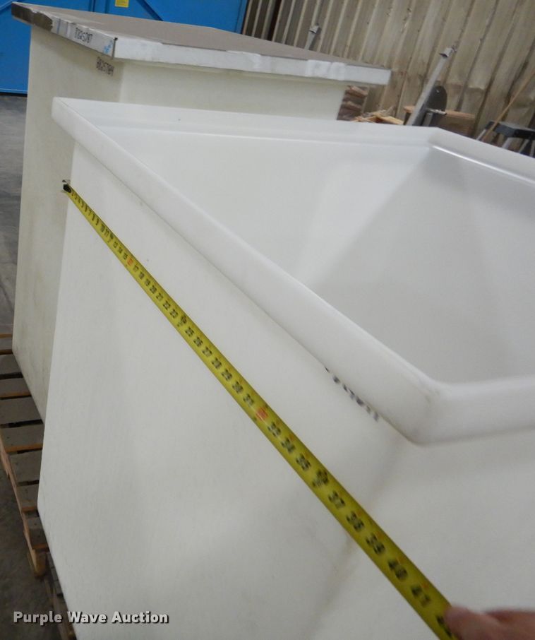 image for item FI9706 (2) poly tanks