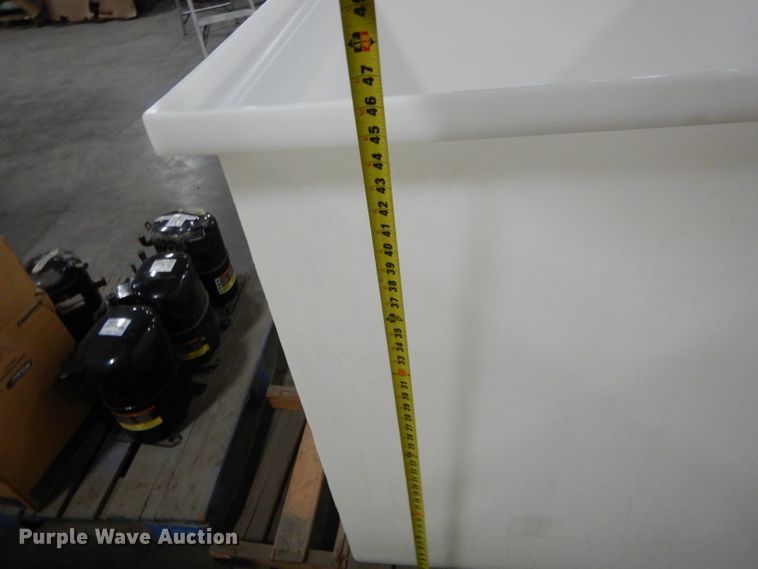 image for item FI9706 (2) poly tanks