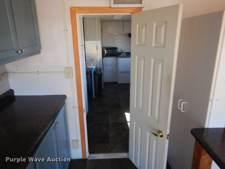 image for item FJ9803 1999 US Cargo PC826TA3 concession trailer