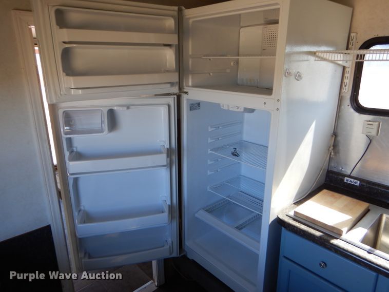 image for item FJ9803 1999 US Cargo PC826TA3 concession trailer