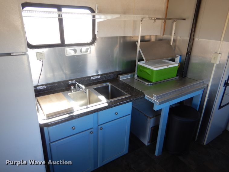 image for item FJ9803 1999 US Cargo PC826TA3 concession trailer