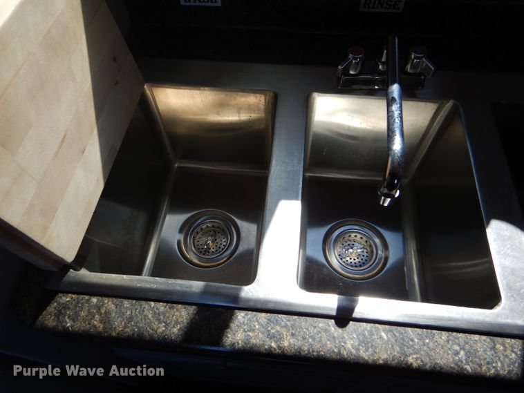 image for item FJ9803 1999 US Cargo PC826TA3 concession trailer